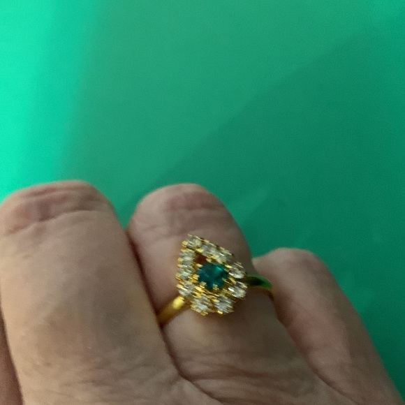 Gorgeous ring size 8 - Picture 5 of 5